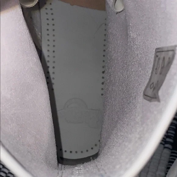 Dr. Martens Men’s Off-White Lace-Up Boots, mens 11 - Picture 15 of 16